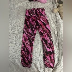 Size 4 Lululemon Wunder Train High Train leggings!!
